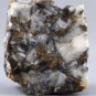 Image couleur d’une roche brune et blanche